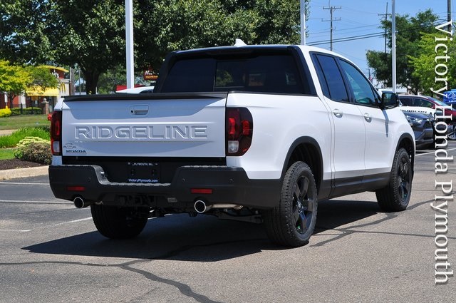 2025 Honda Ridgeline Black Edition photo 3