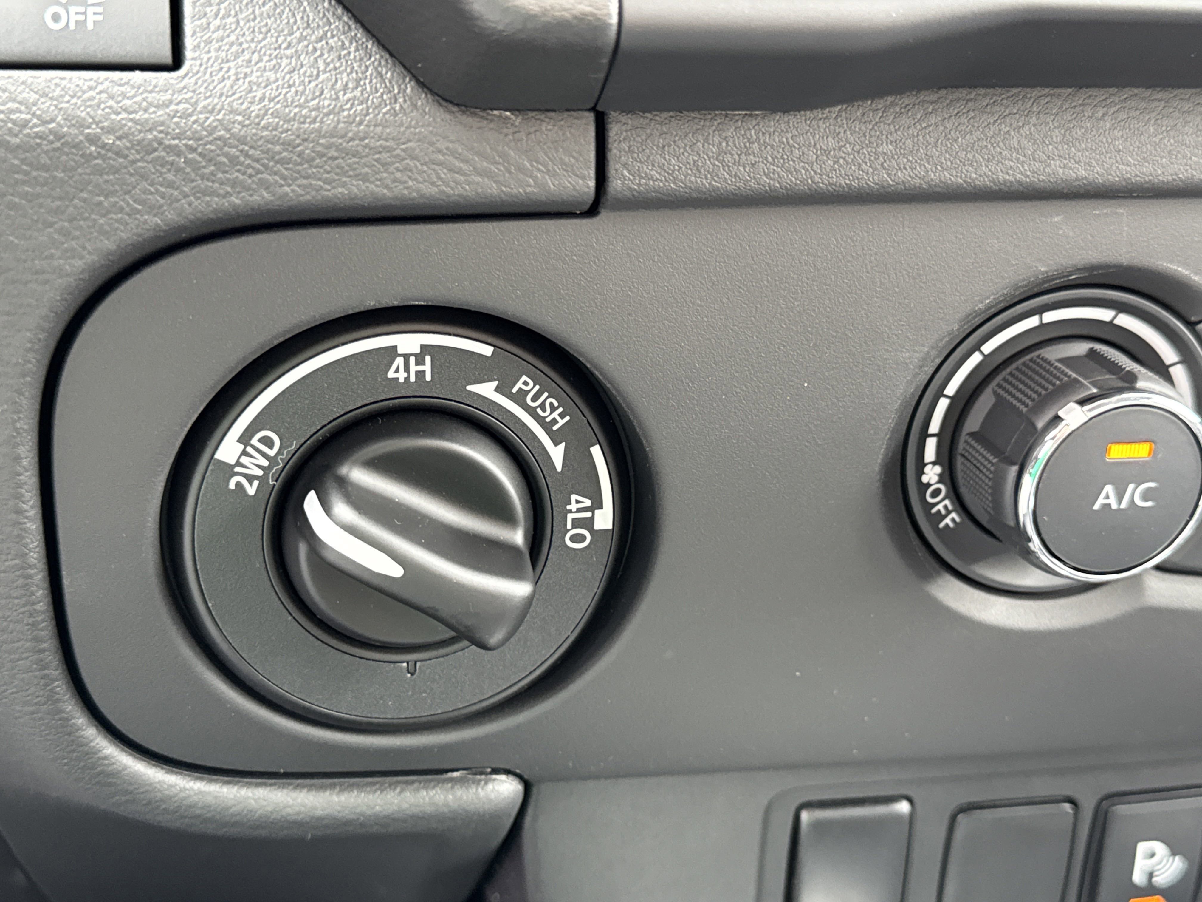 2025 Nissan Frontier S photo 14