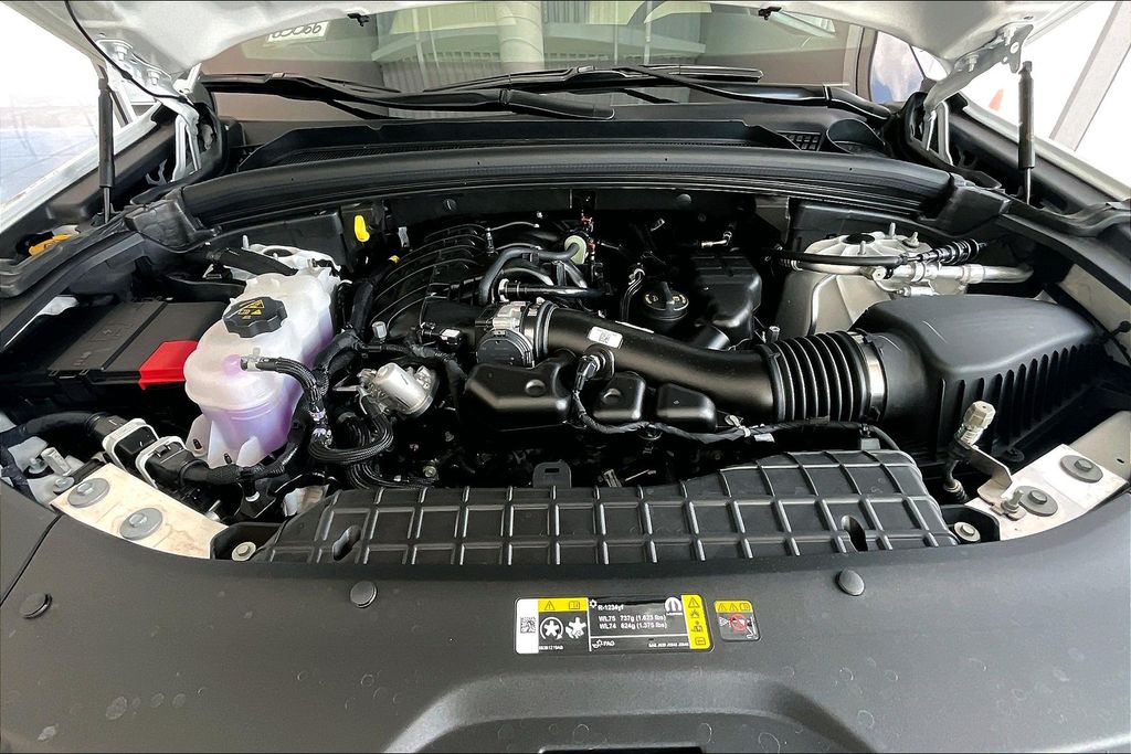 2025 Jeep Grand Cherokee Limited photo 3