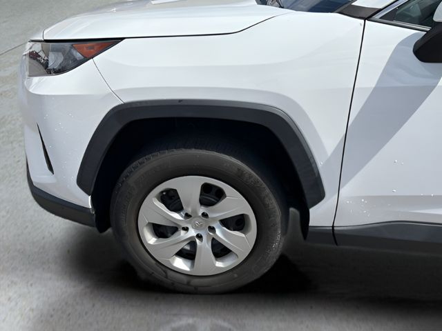 2021 Toyota RAV4 LE photo 5