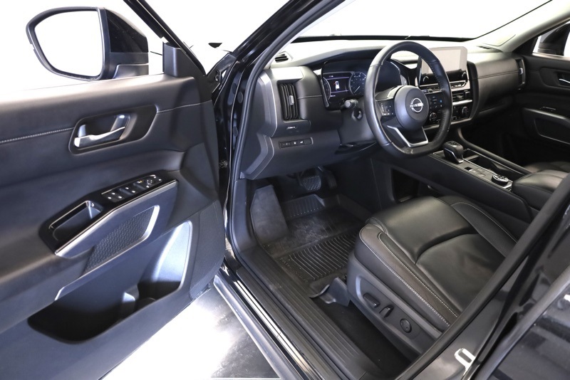 2024 Nissan Pathfinder SL photo 8