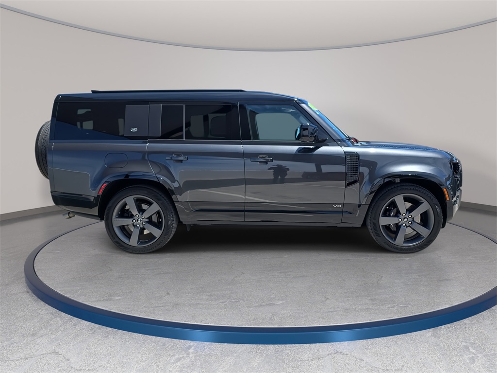 2024 Land Rover Defender 130 V8 photo 4
