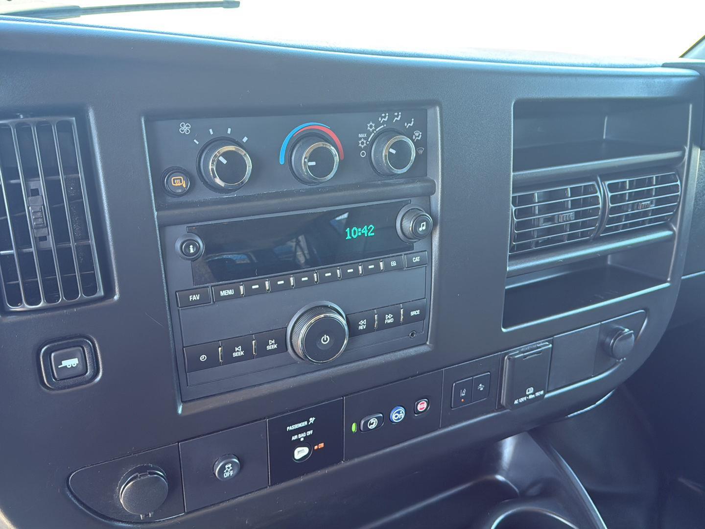 2021 Chevrolet Express Passenger LS photo 3