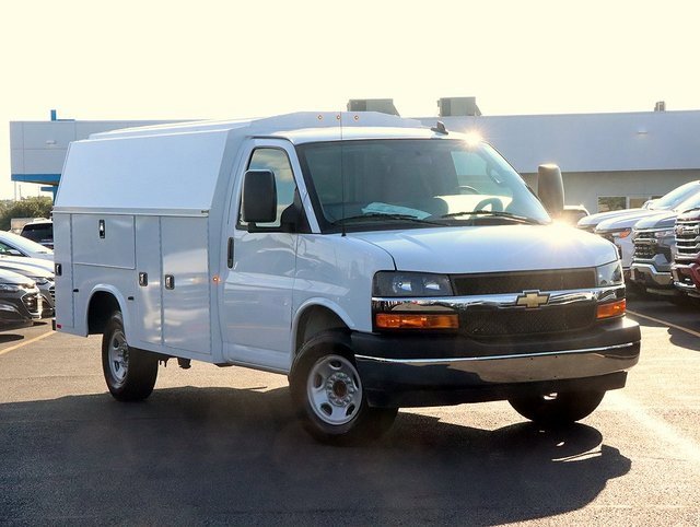 2025 Chevrolet Express Cutaway Base's photo