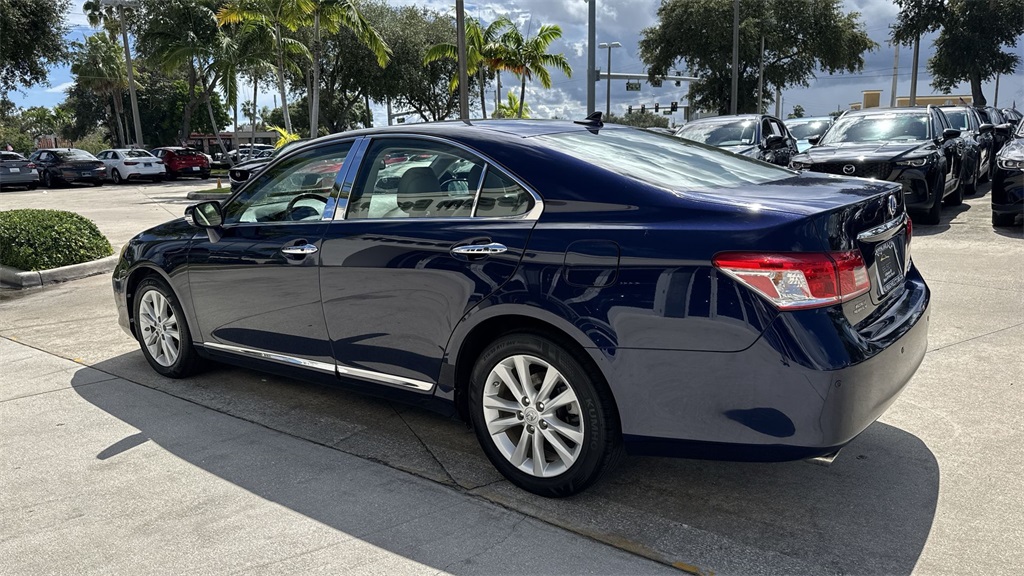 2011 Lexus ES 350 photo 11