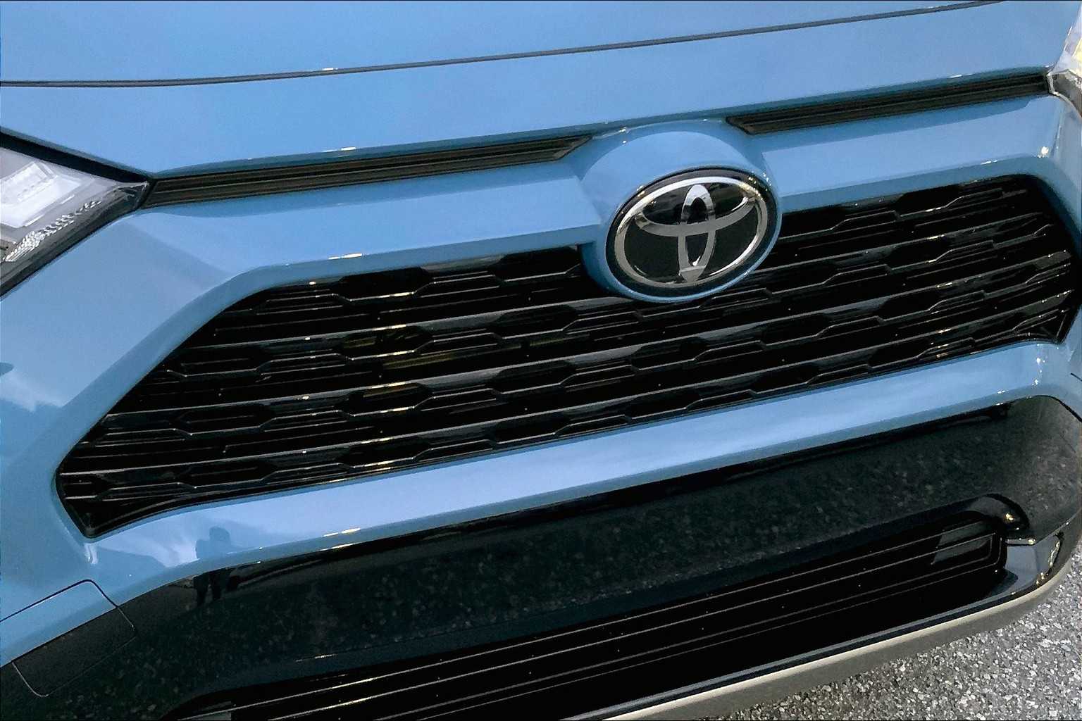 2025 Toyota RAV4 Hybrid XSE photo 29