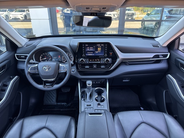 2021 Toyota Highlander XLE photo 18