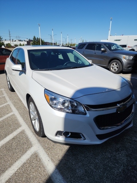 2015 Chevrolet Malibu 2LT photo 2