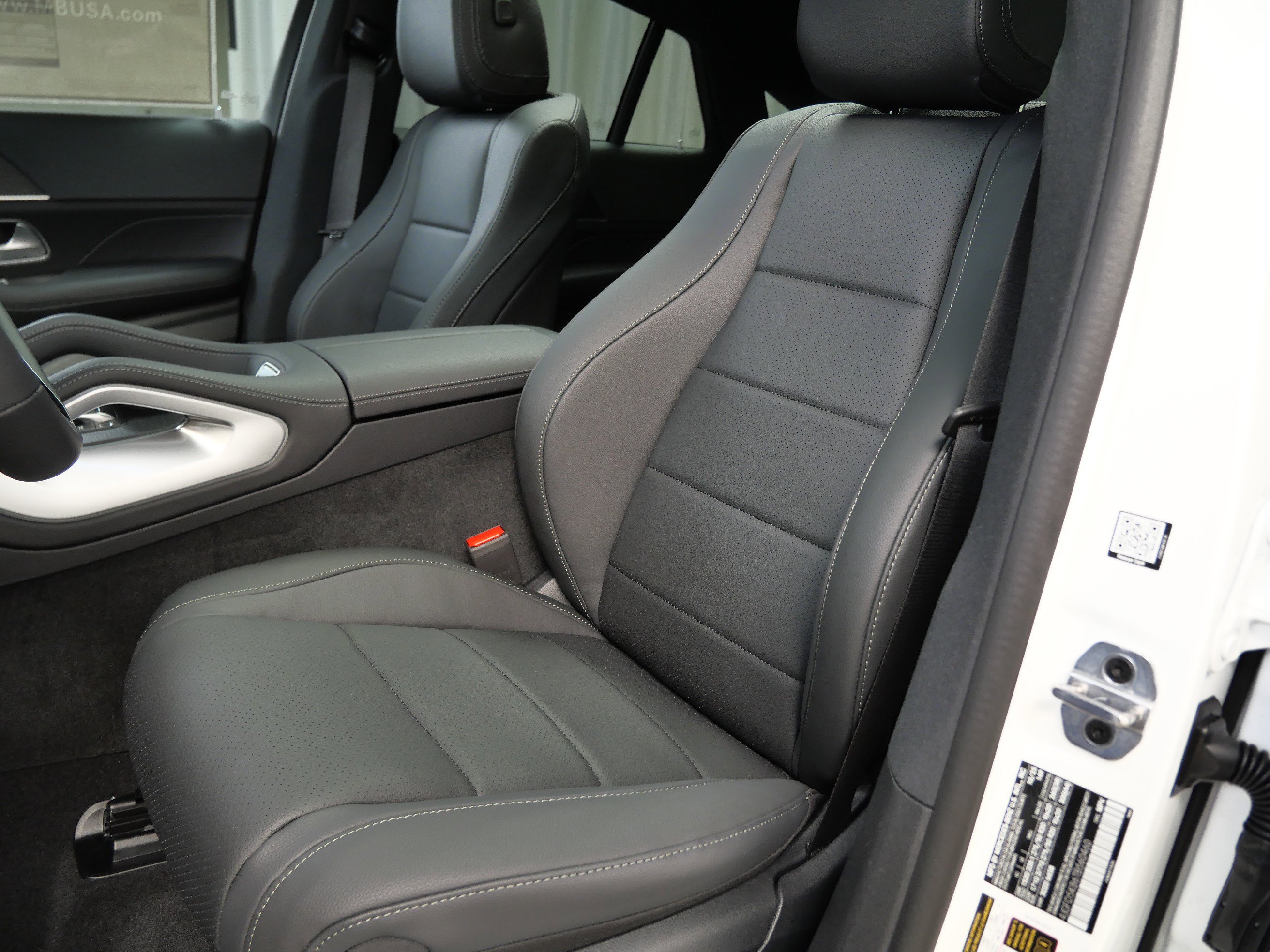 2026 Mercedes Benz GLE 450 4MATIC photo 2