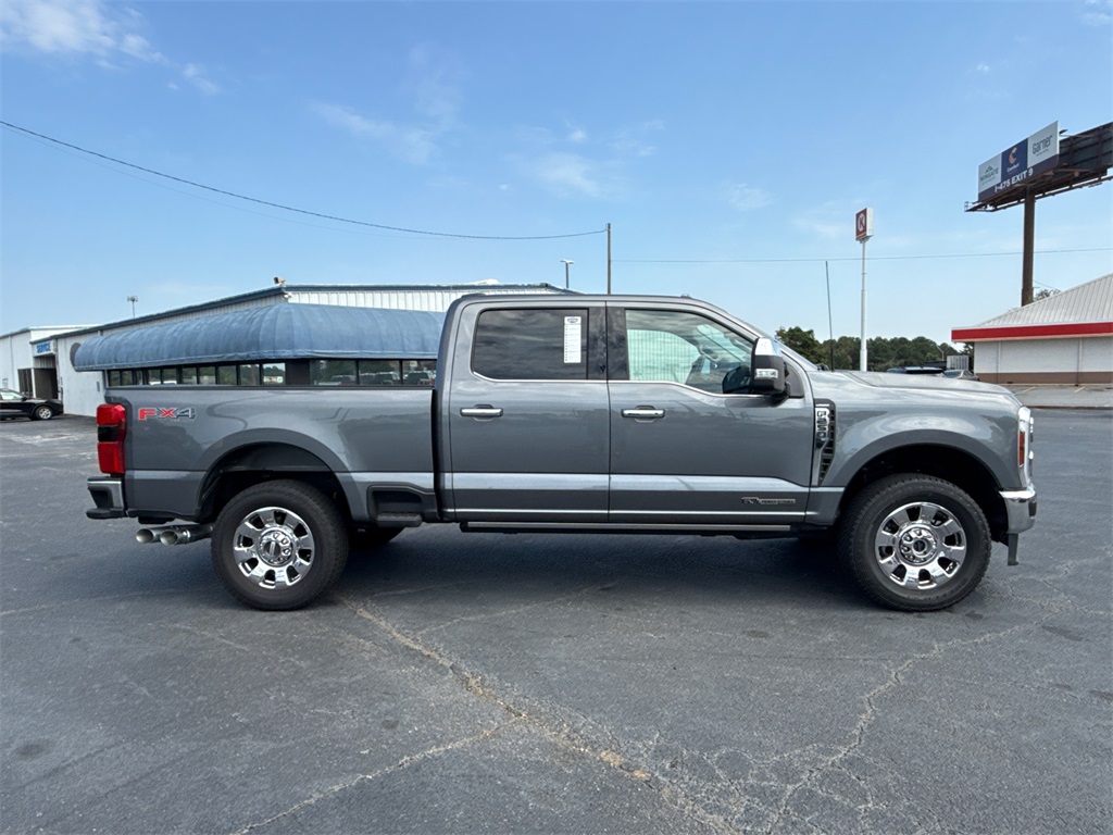 2024 Ford F-250 Lariat photo 2