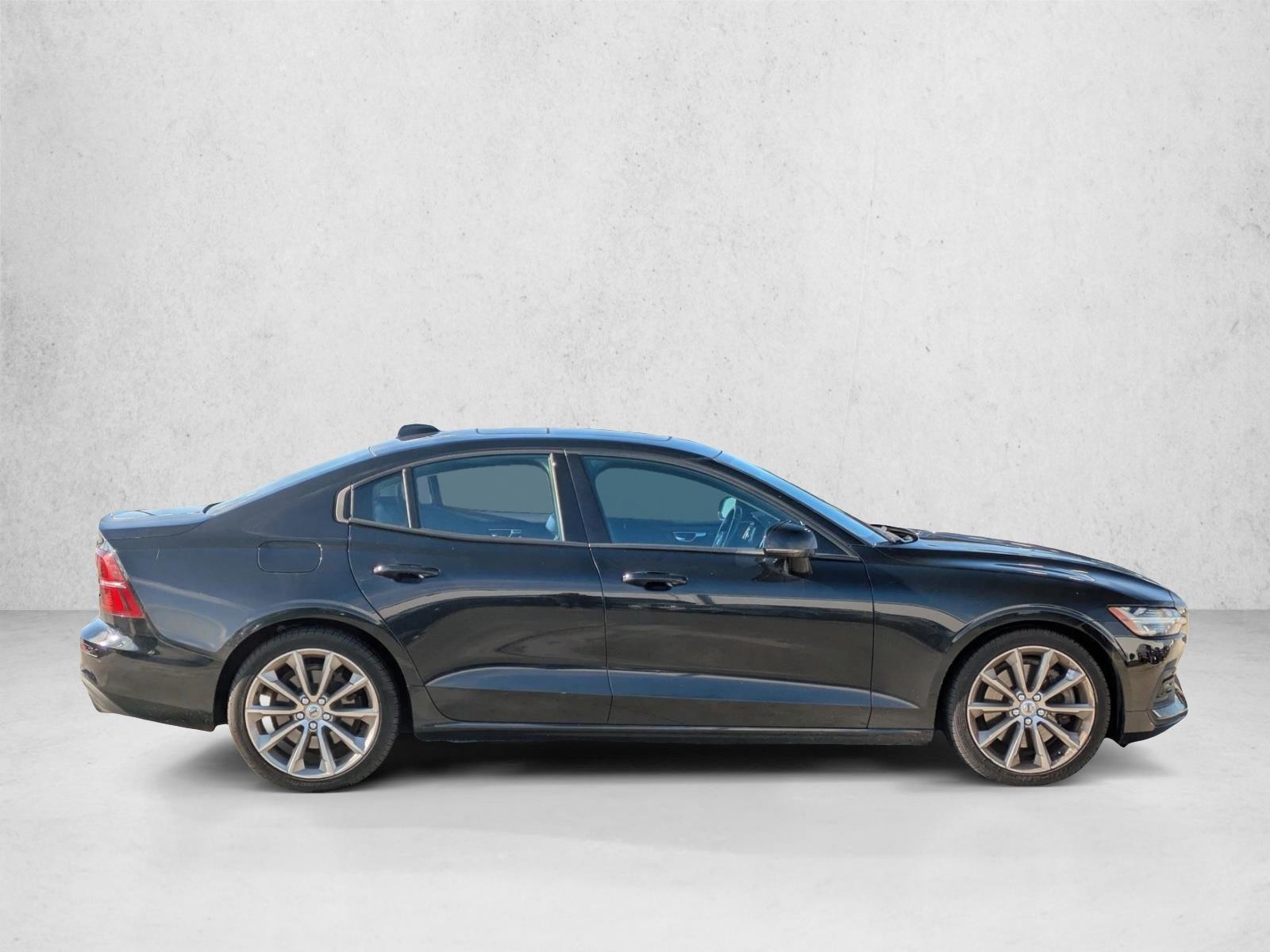 2020 Volvo S60 T6 AWD Momentum photo 4