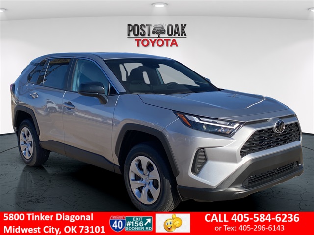 2025 Toyota RAV4 LE's photo