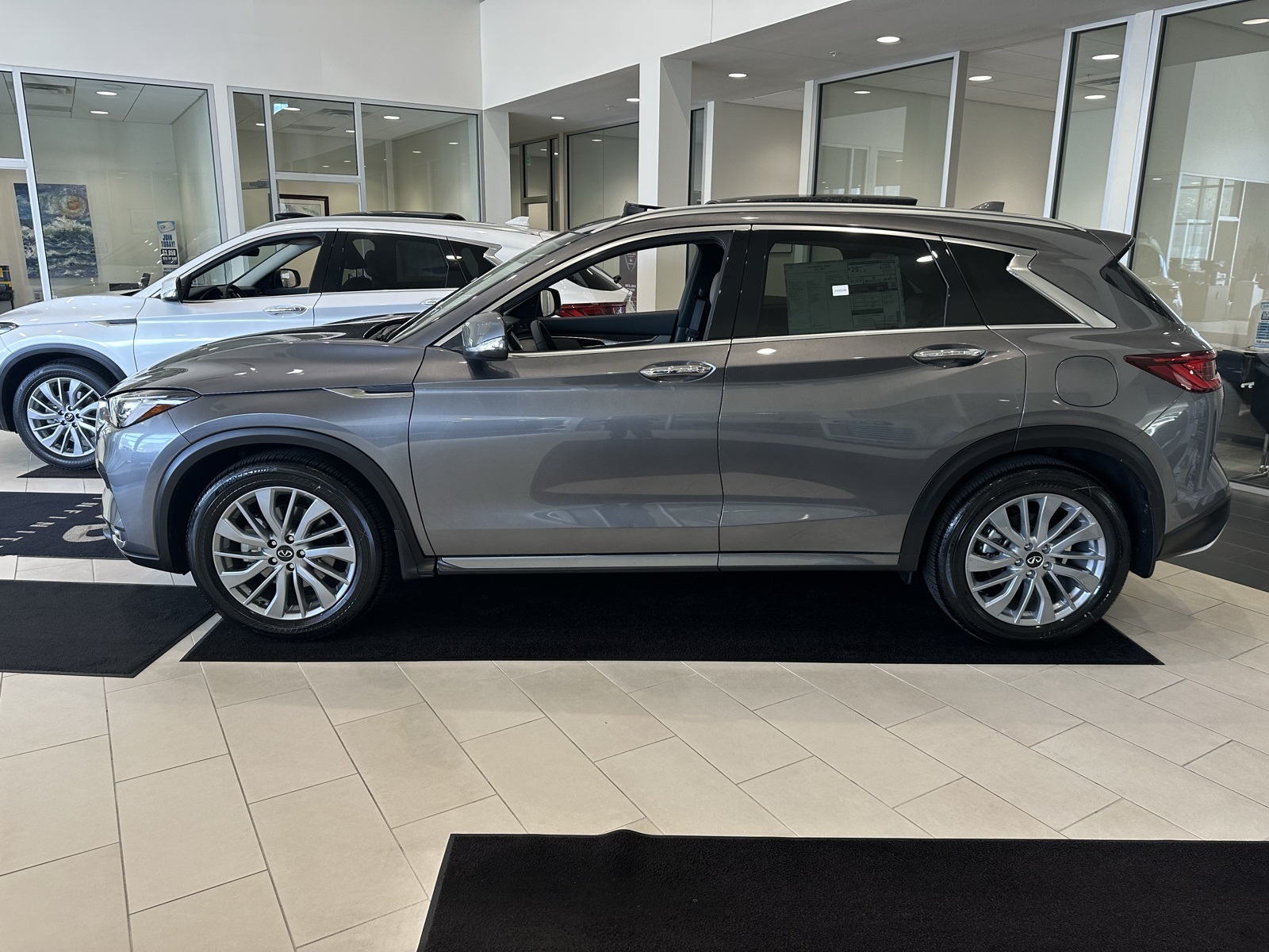 2025 Infiniti QX50 Luxe AWD photo 4