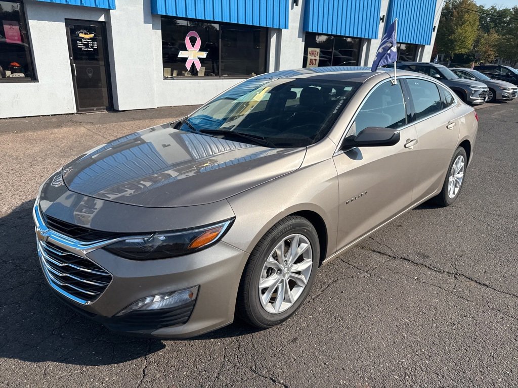 2024 Chevrolet Malibu 1LT photo 2