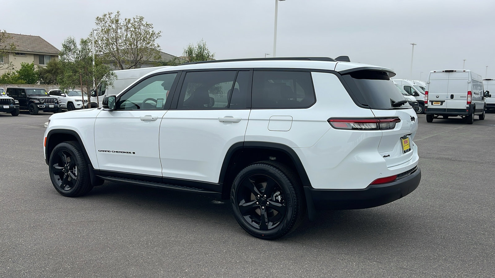 2025 Jeep Grand Cherokee Limited photo 3