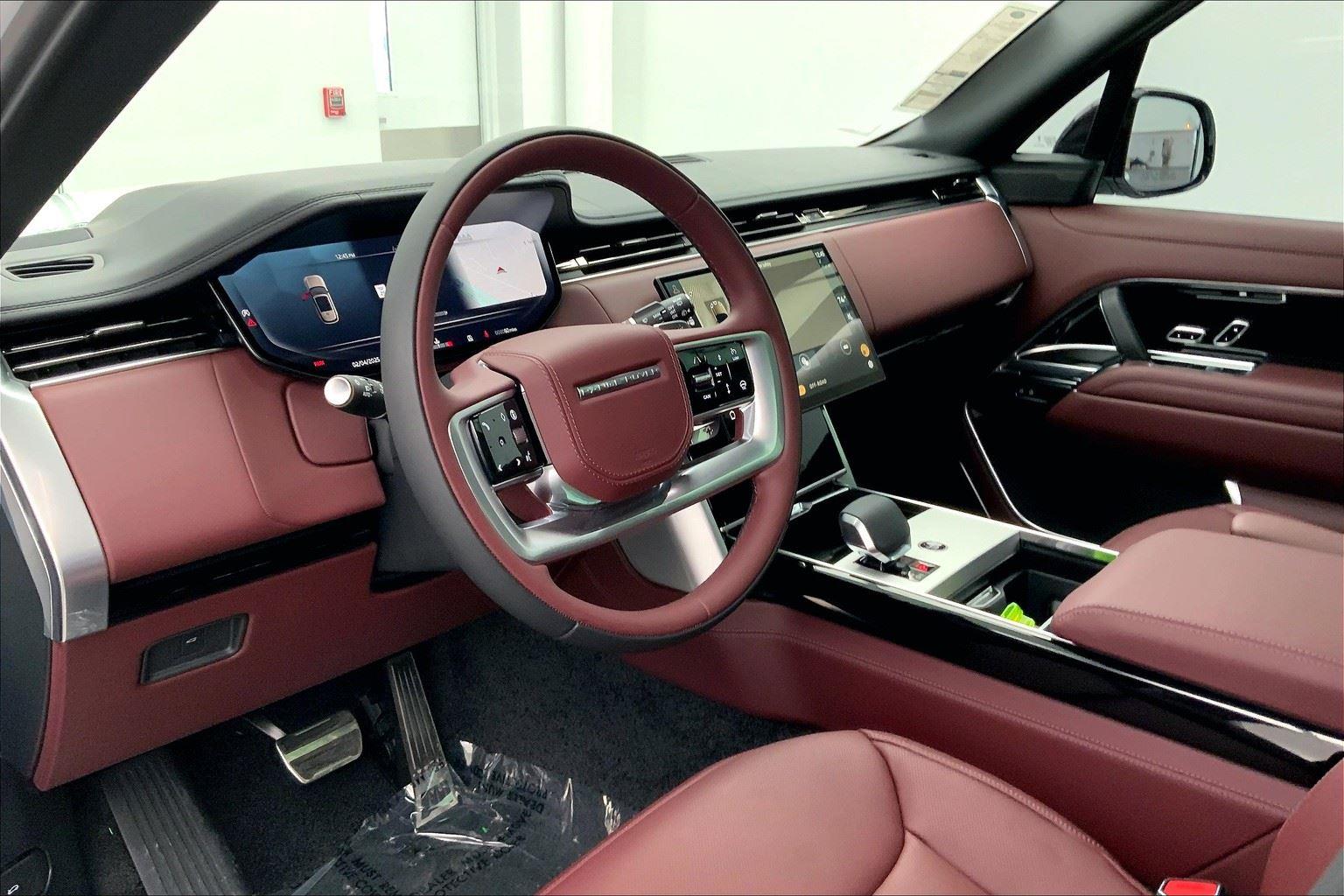2025 Land Rover Range Rover Autobiography photo 3