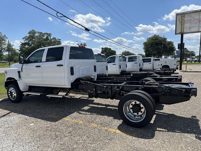 2024 Chevrolet Silverado 5500HD LT photo 2