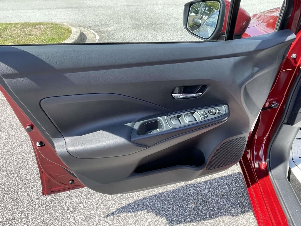 2025 Nissan Versa SV photo 18