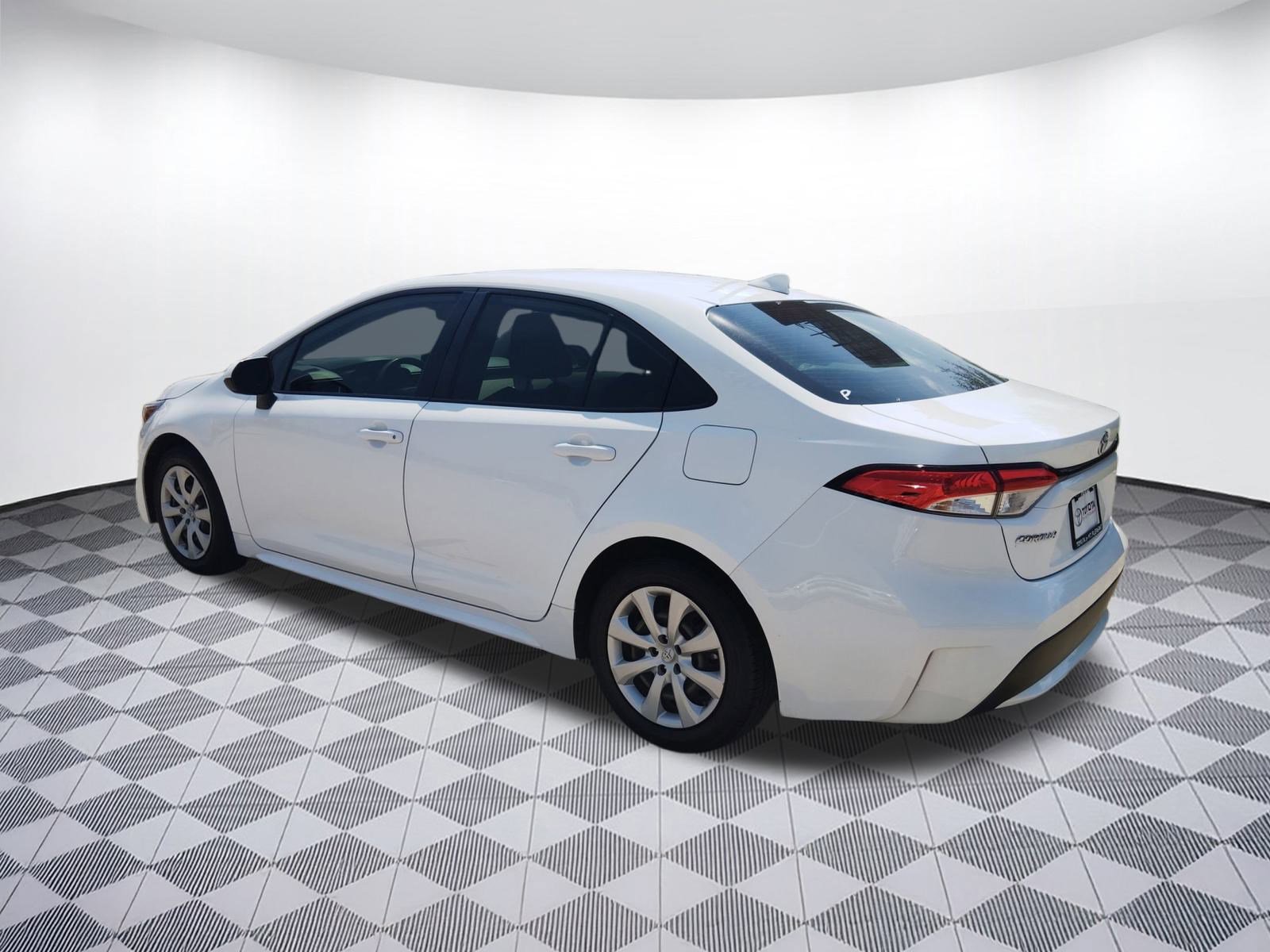 2022 Toyota Corolla LE photo 3