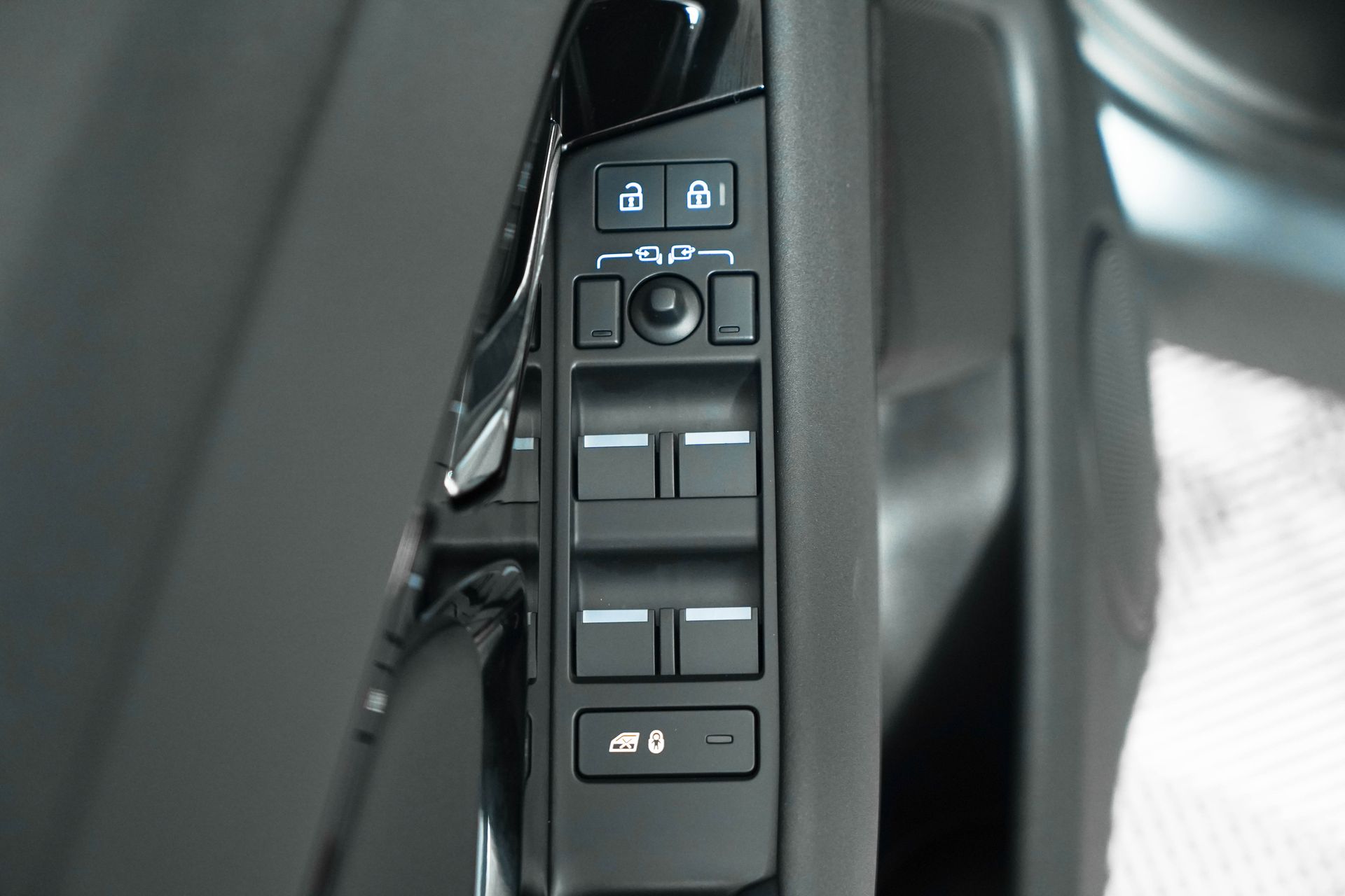 2025 Land Rover Range Rover Evoque S photo 17