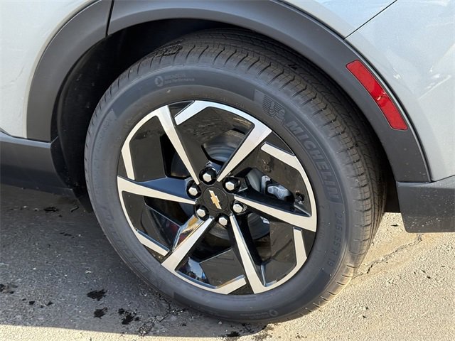 2026 Chevrolet Equinox EV 1LT photo 2