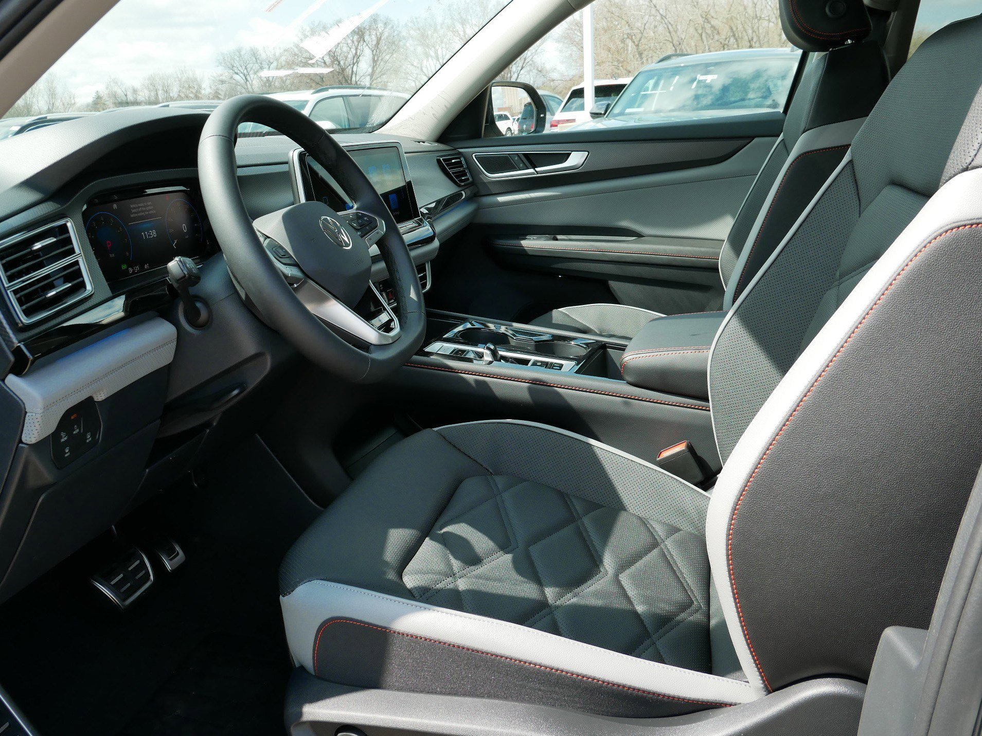 2025 Volkswagen Atlas Peak Edition SE photo 3