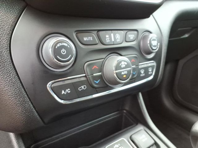 2023 Jeep Cherokee Altitude photo 24