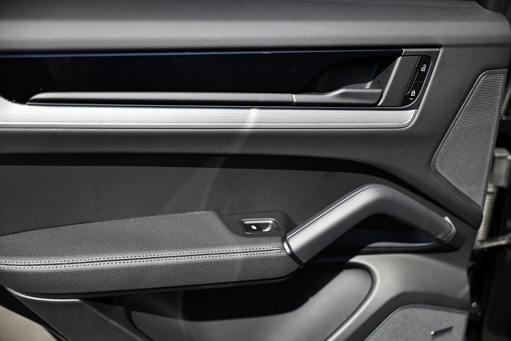 2026 Porsche Cayenne Coupe Base photo 22