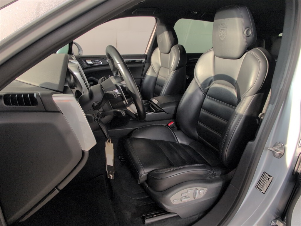 2017 Porsche Cayenne Platinum Edition photo 3