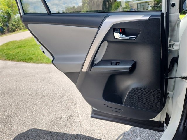 2018 Toyota RAV4 XLE photo 10