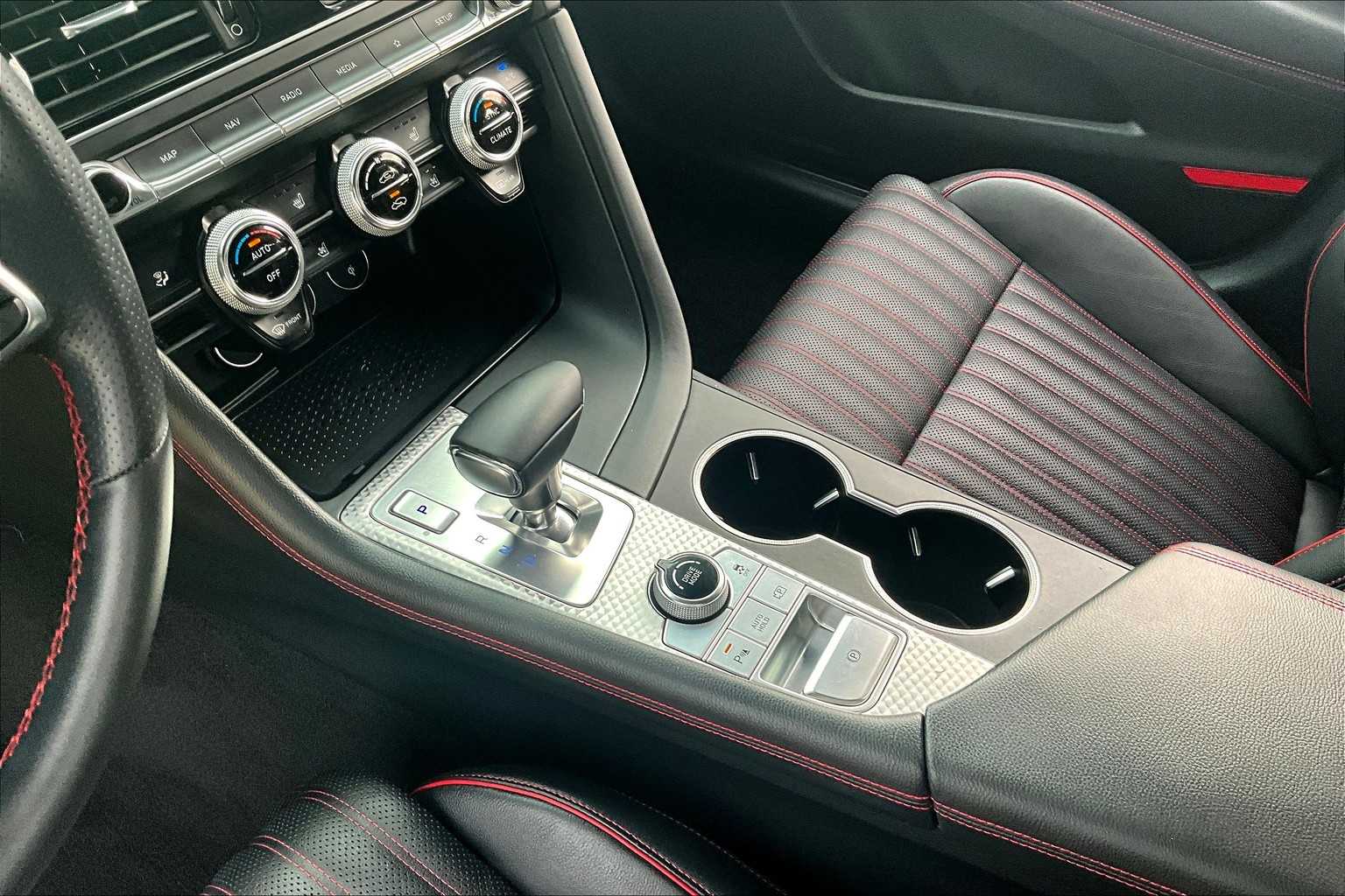 2023 Genesis G70 3.3T photo 15