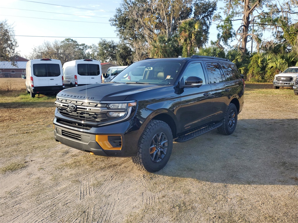 2025 Ford Expedition photo 3