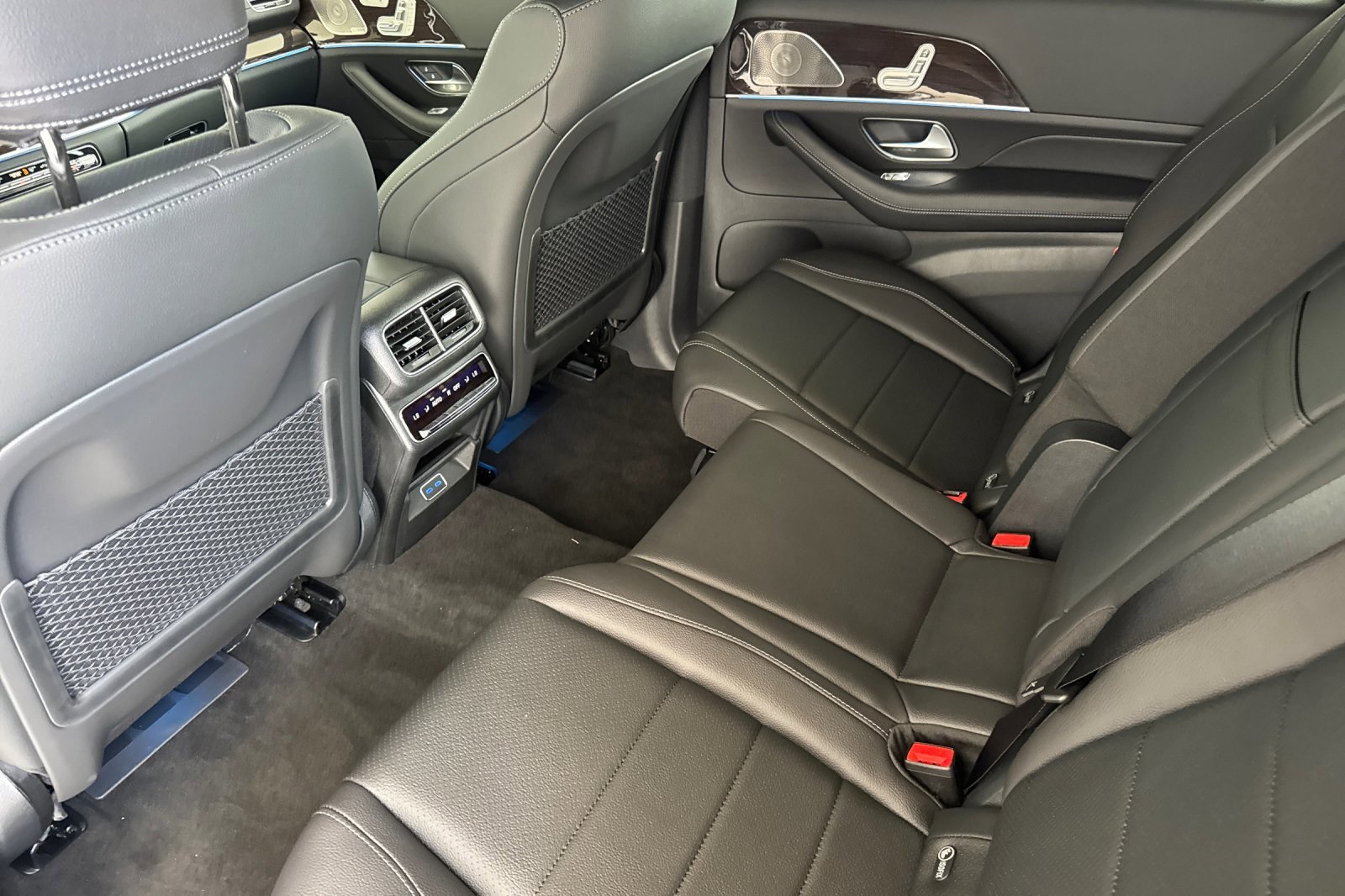 2025 Mercedes Benz GLS 450 4MATIC photo 4