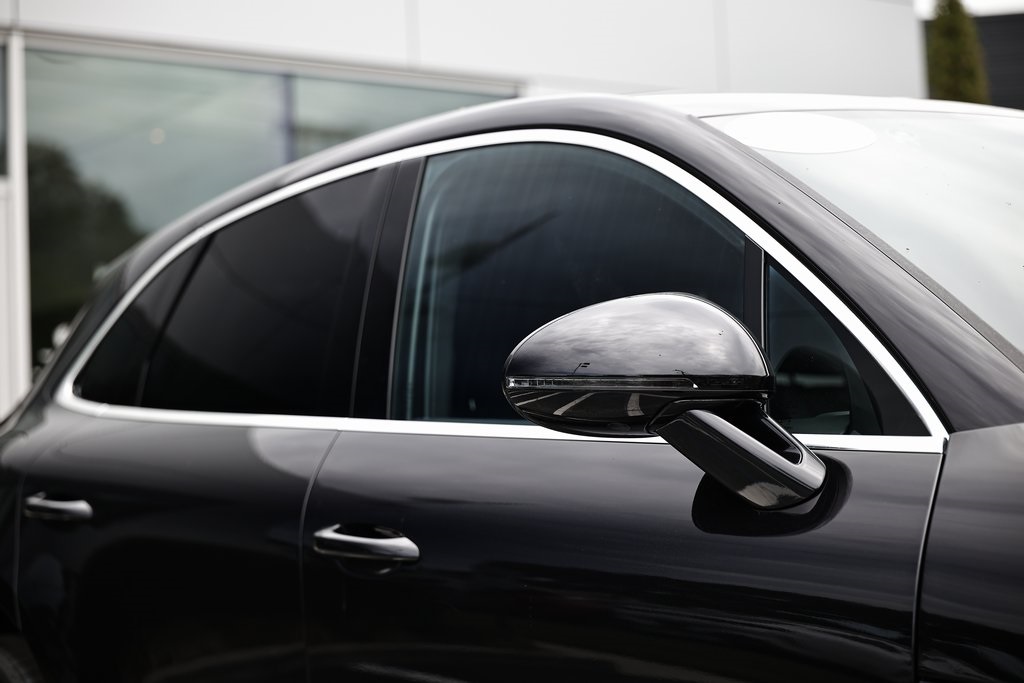2024 Porsche Macan T photo 16