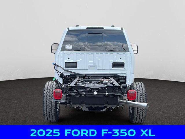 2025 Ford F-350 photo 4