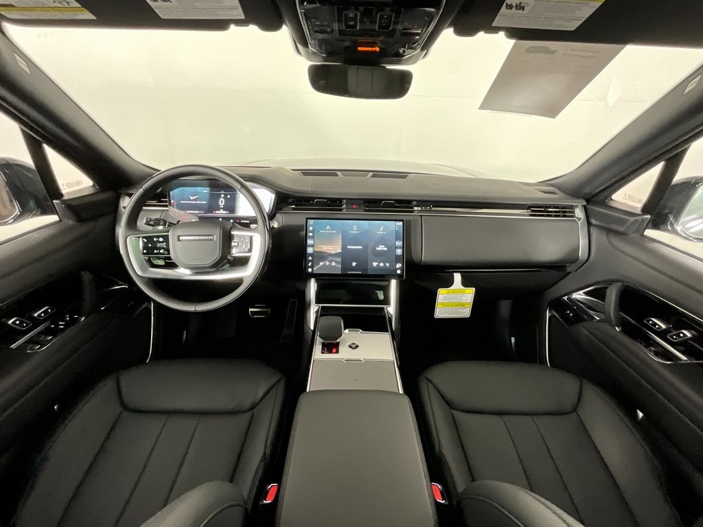 2025 Land Rover Range Rover SE photo 3