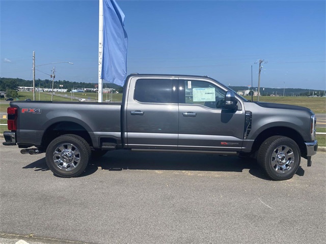 2025 Ford F-350 Lariat photo 2