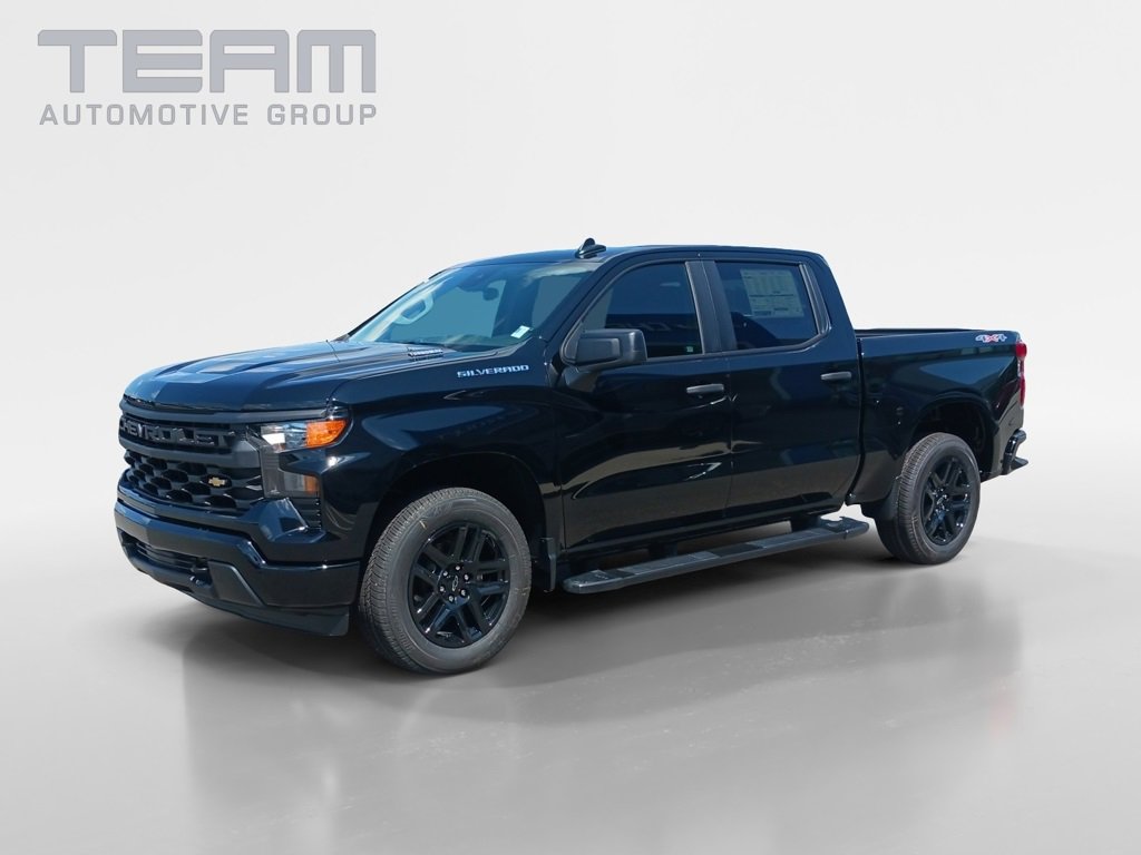 2025 Chevrolet Silverado 1500 Custom photo 3