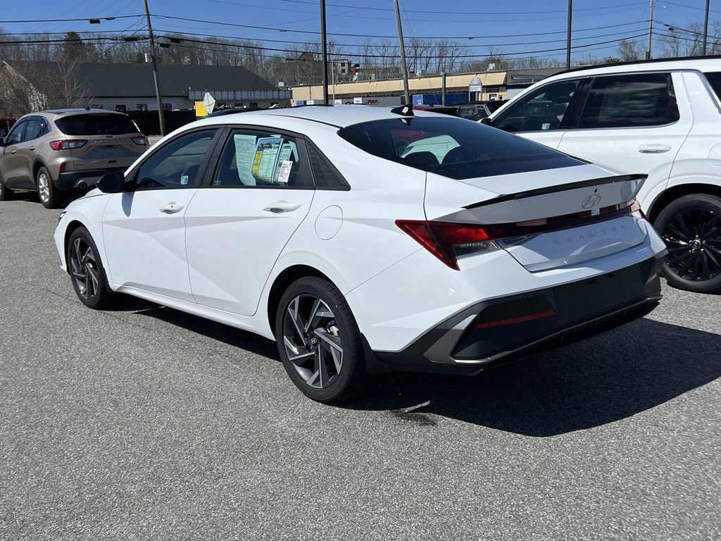 2025 Hyundai Elantra SEL Sport photo 4