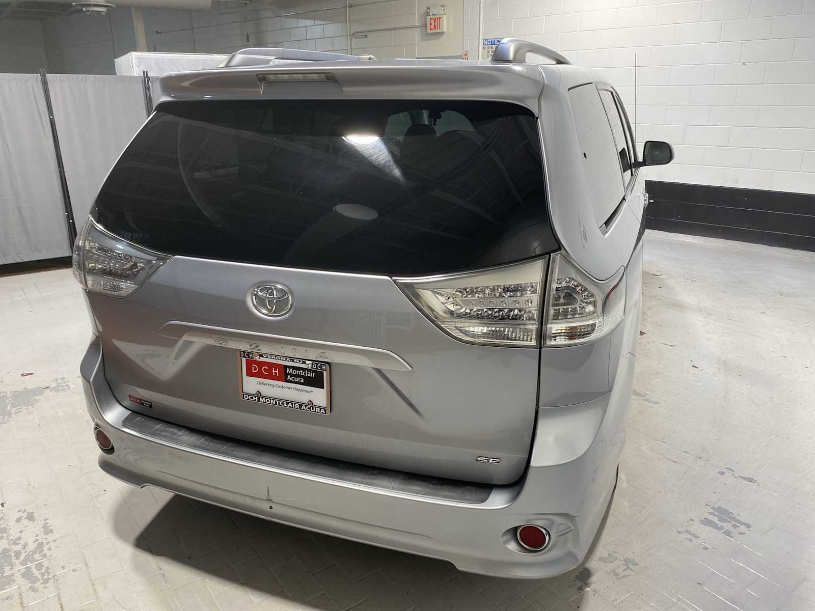 2011 Toyota Sienna SE photo 25
