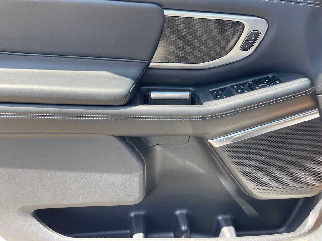 2025 Ford Expedition Platinum MAX photo 7