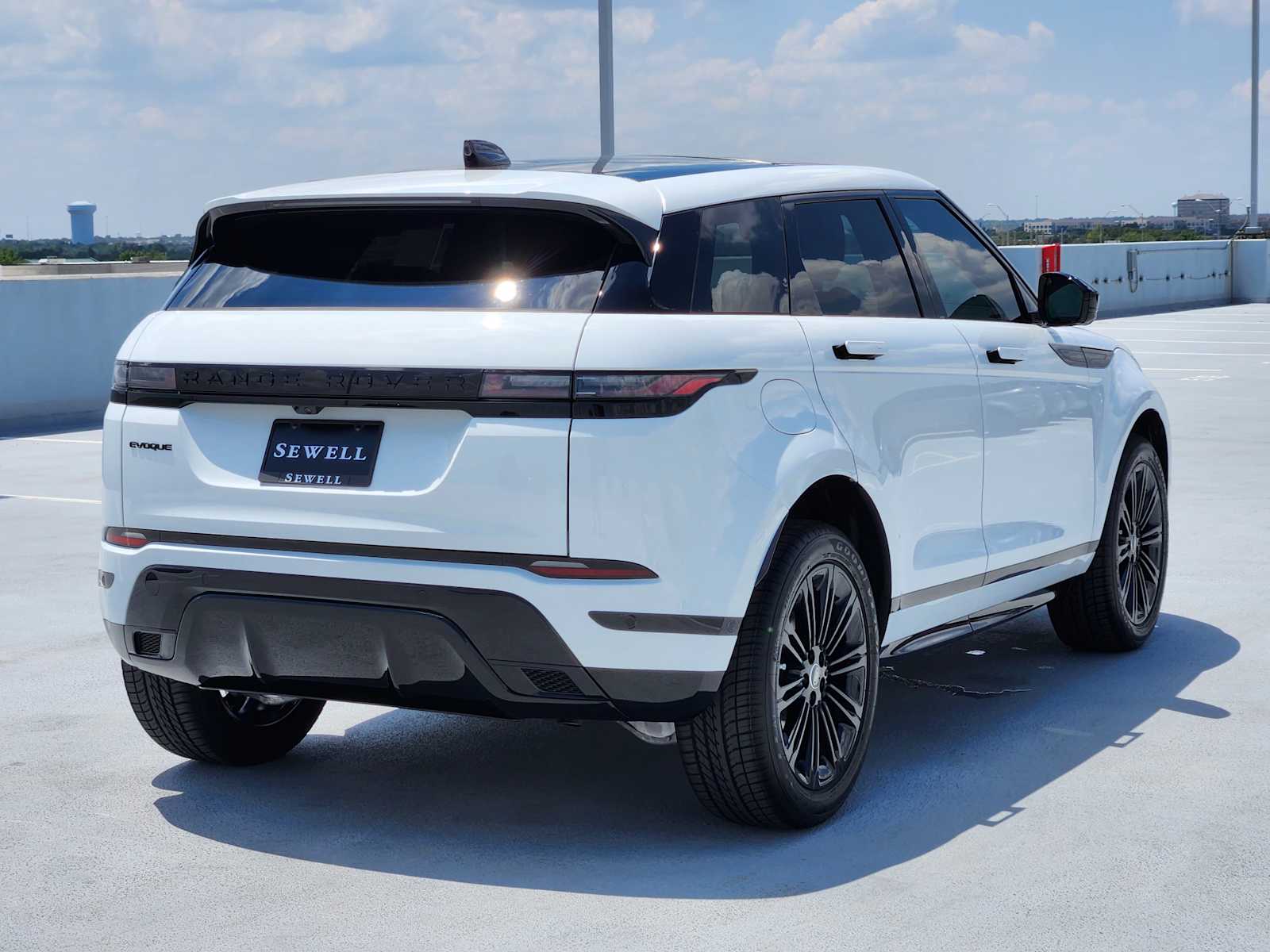 2026 Land Rover Range Rover Evoque Dynamic SE photo 6