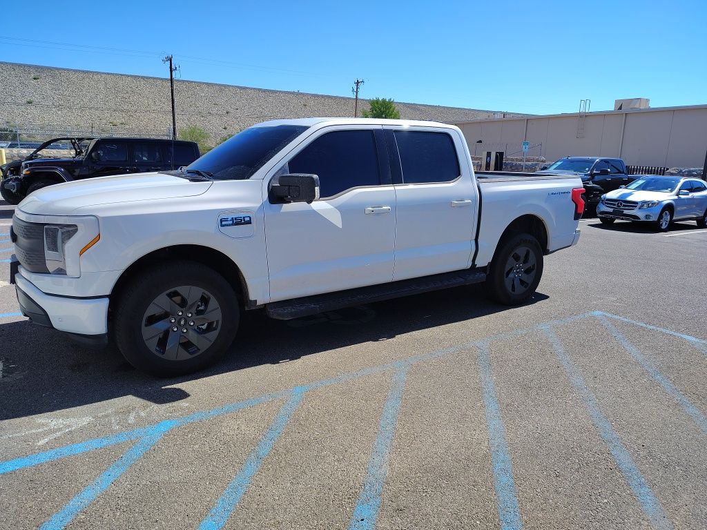2025 Ford F-150 Lightning photo 3