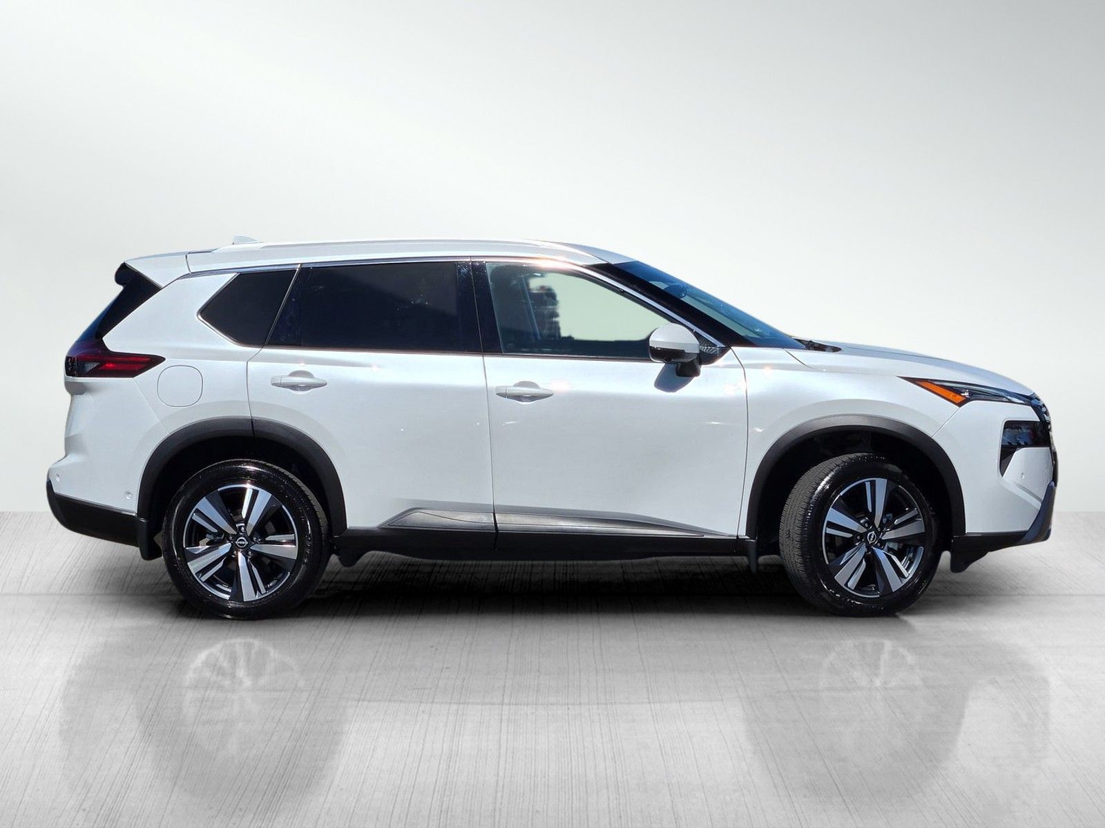 2025 Nissan Rogue SL photo 2