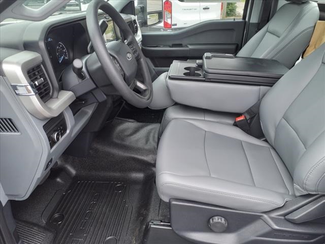 2025 Ford F-550 XL photo 4
