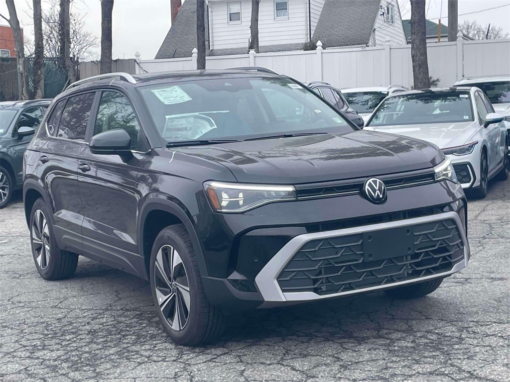 2025 Volkswagen Taos SE's photo