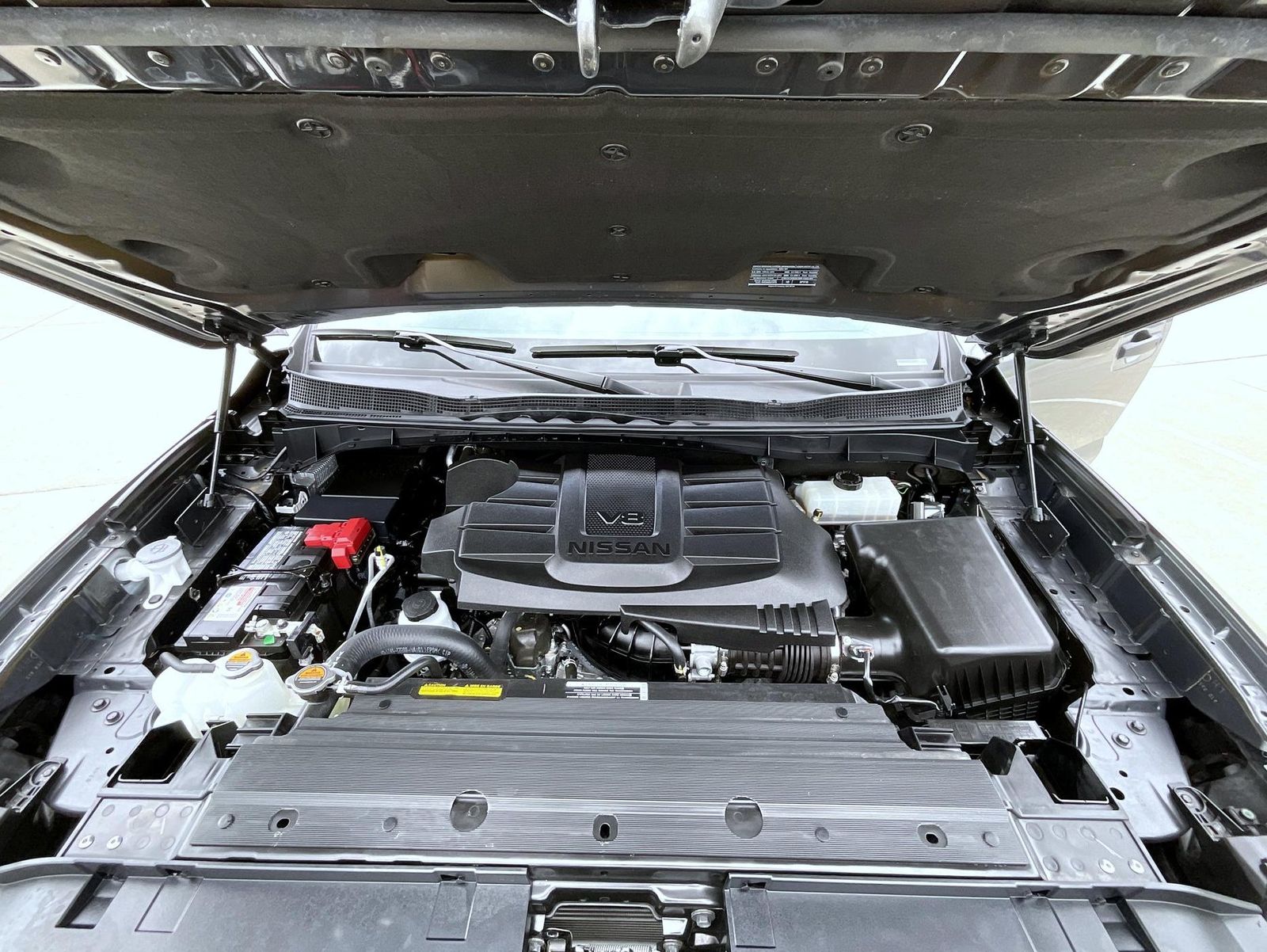 2024 Nissan Titan SV photo 25