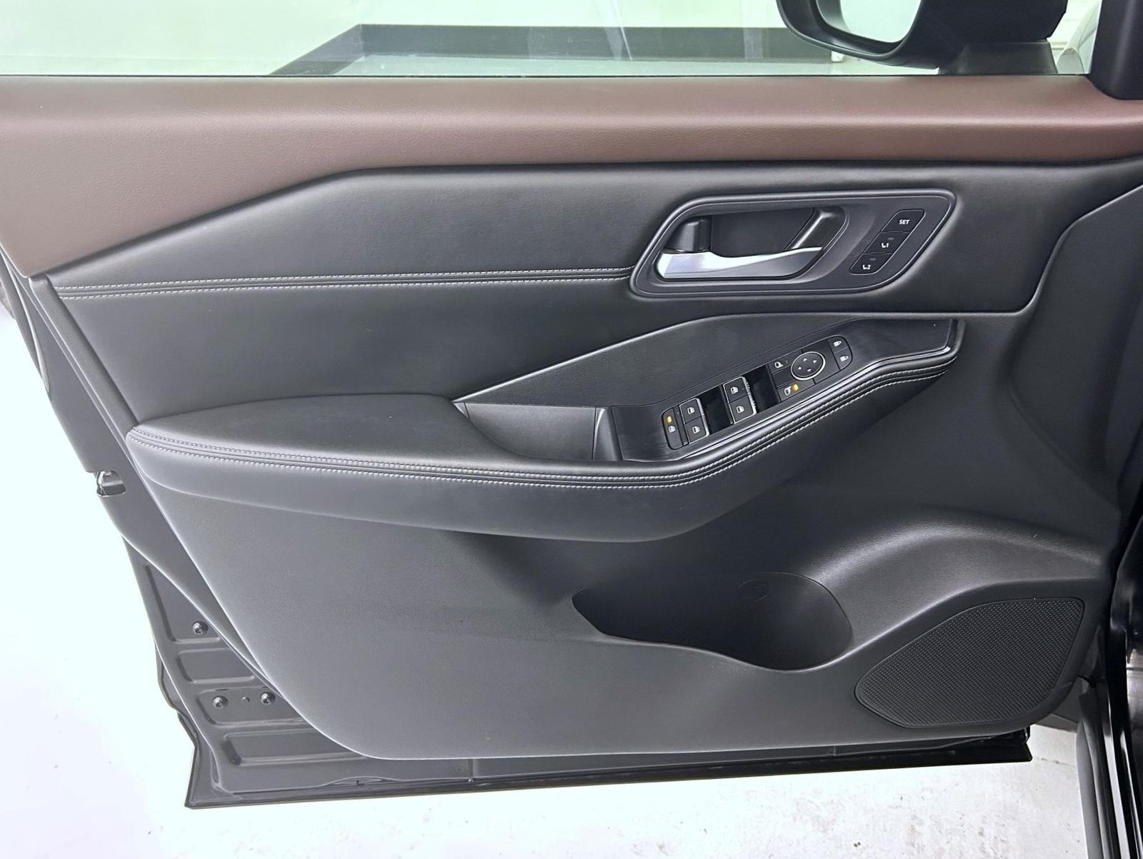2023 Nissan Rogue SL photo 9