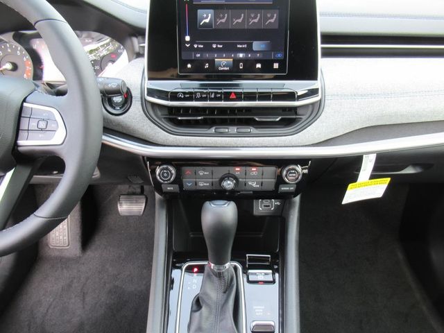 2025 Jeep Compass Latitude photo 20
