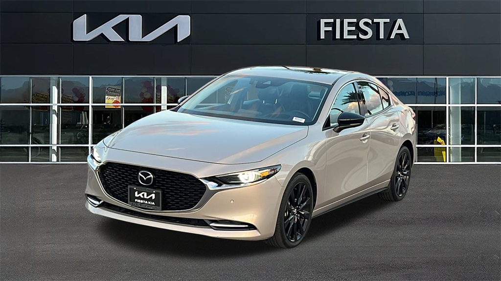 2022 Mazda Mazda3 Premium Plus photo 2